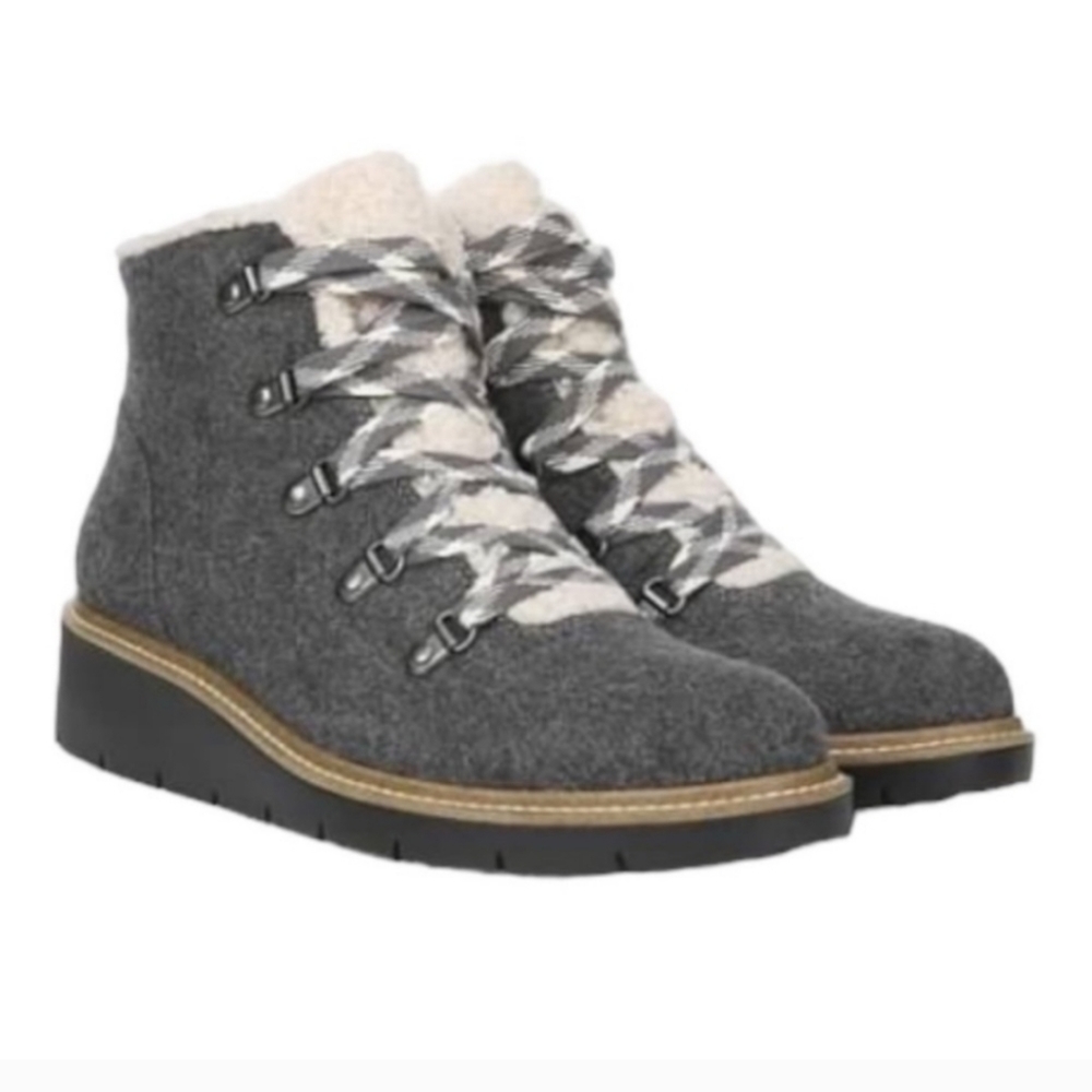 DR Scholls hiking boots